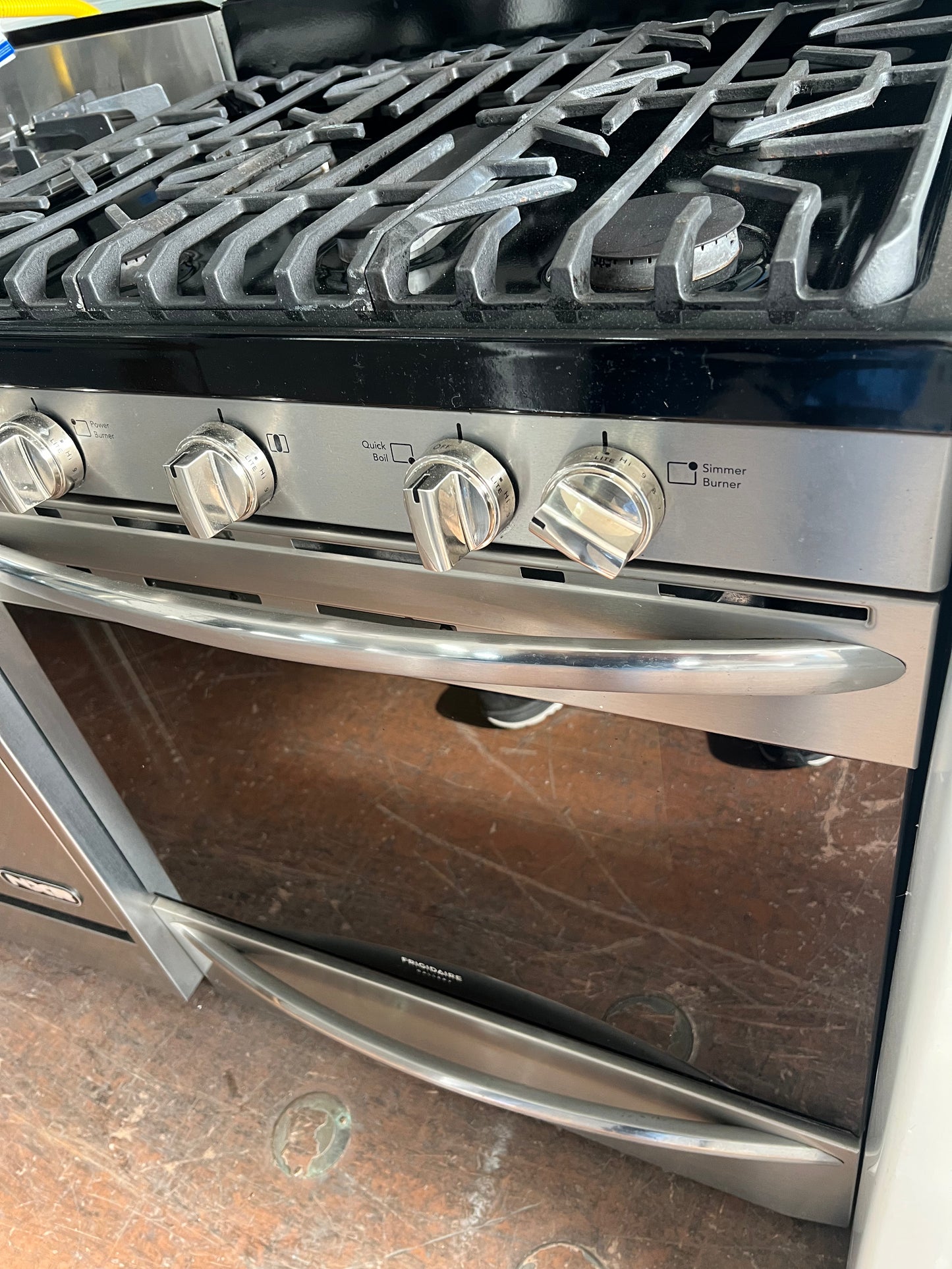 30 Inch Frigidaire 5 Burner Gas Range In Stainless Steel, FGGF3047TFA, 444318