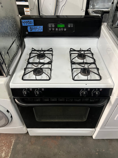 GE 30 Gas Range In White, Black Oven, JGBP28BEJ1WH, 444321