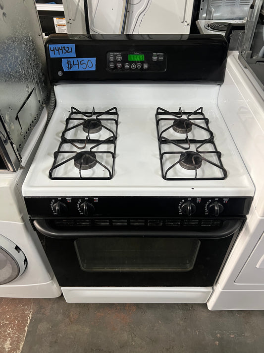 GE 30 Gas Range In White, Black Oven, JGBP28BEJ1WH, 444321