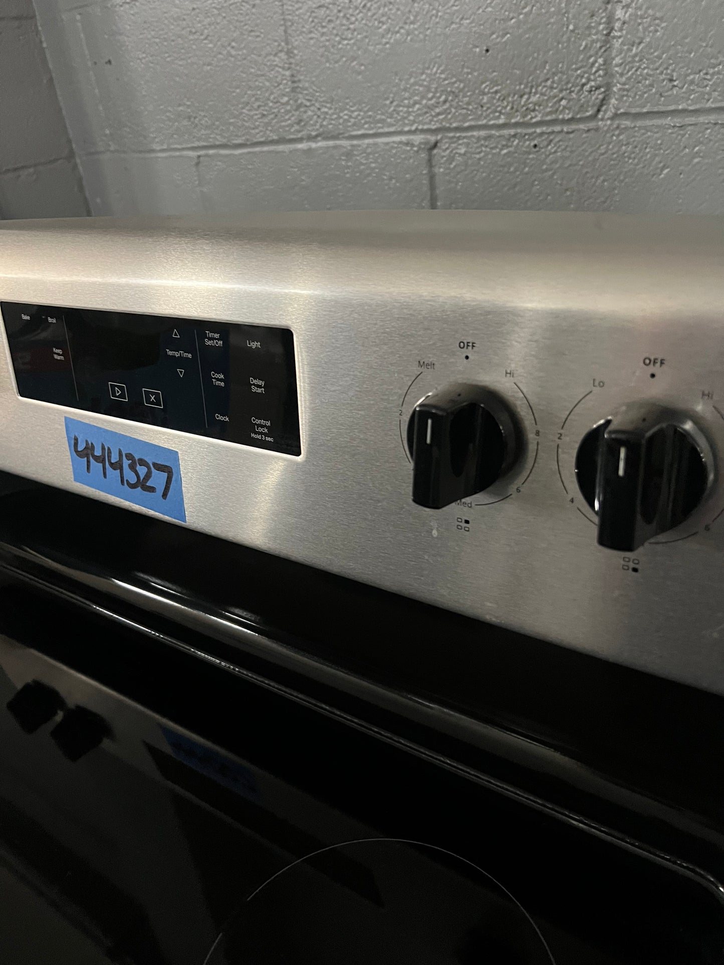 30 Whirlpool 5.3 Cu.Ft Electric Glass Top Range In Stainless Steel, WFE320M0JS4, 444327