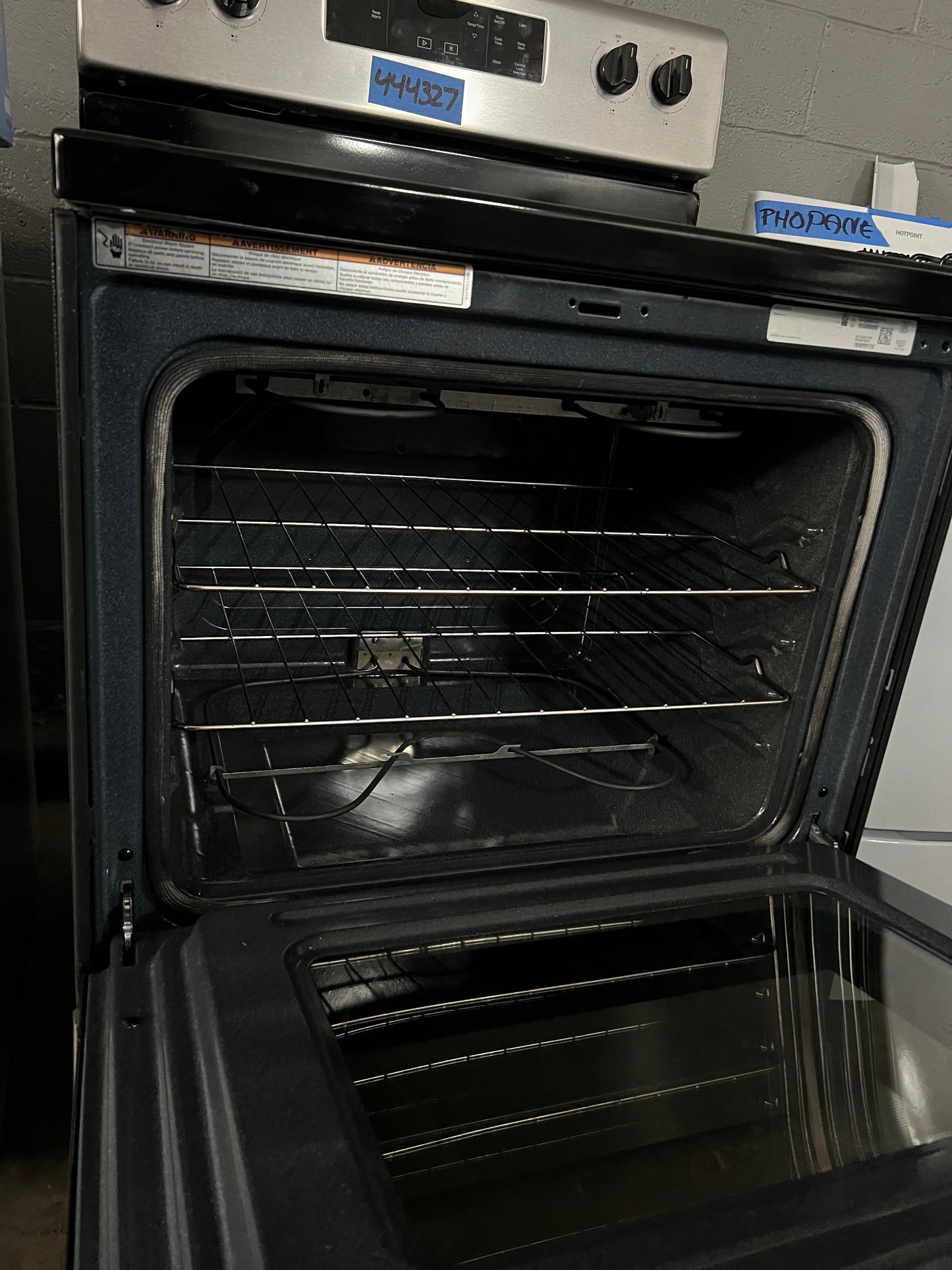 30 Whirlpool 5.3 Cu.Ft Electric Glass Top Range In Stainless Steel, WFE320M0JS4, 444327