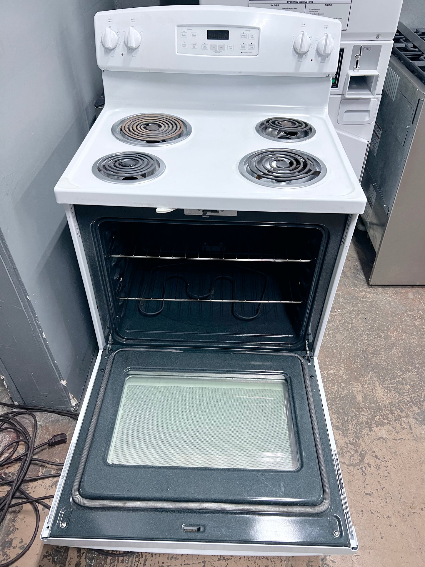 GE Electric Range 240V 30 inch 4 Burner , Oven , White , JB258DM2WW , 373824
