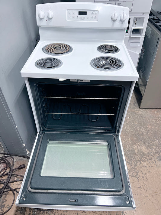 30 Inch GE Electric Range  4 Burner , Oven , White , JB258DM2WW , 373824