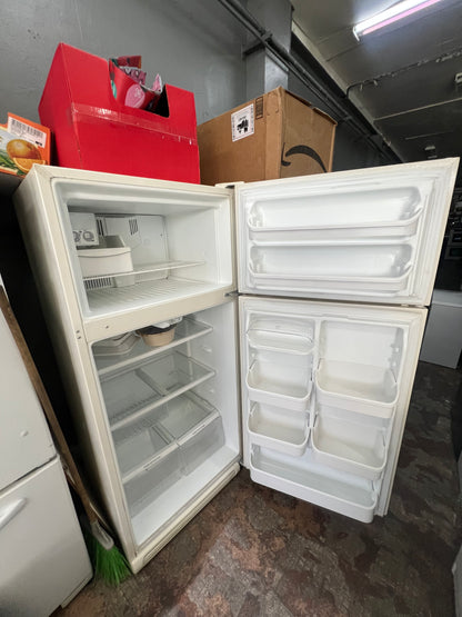 Kenmore 30 Full Size Top Freezer Refrigerator In Off White, 444330