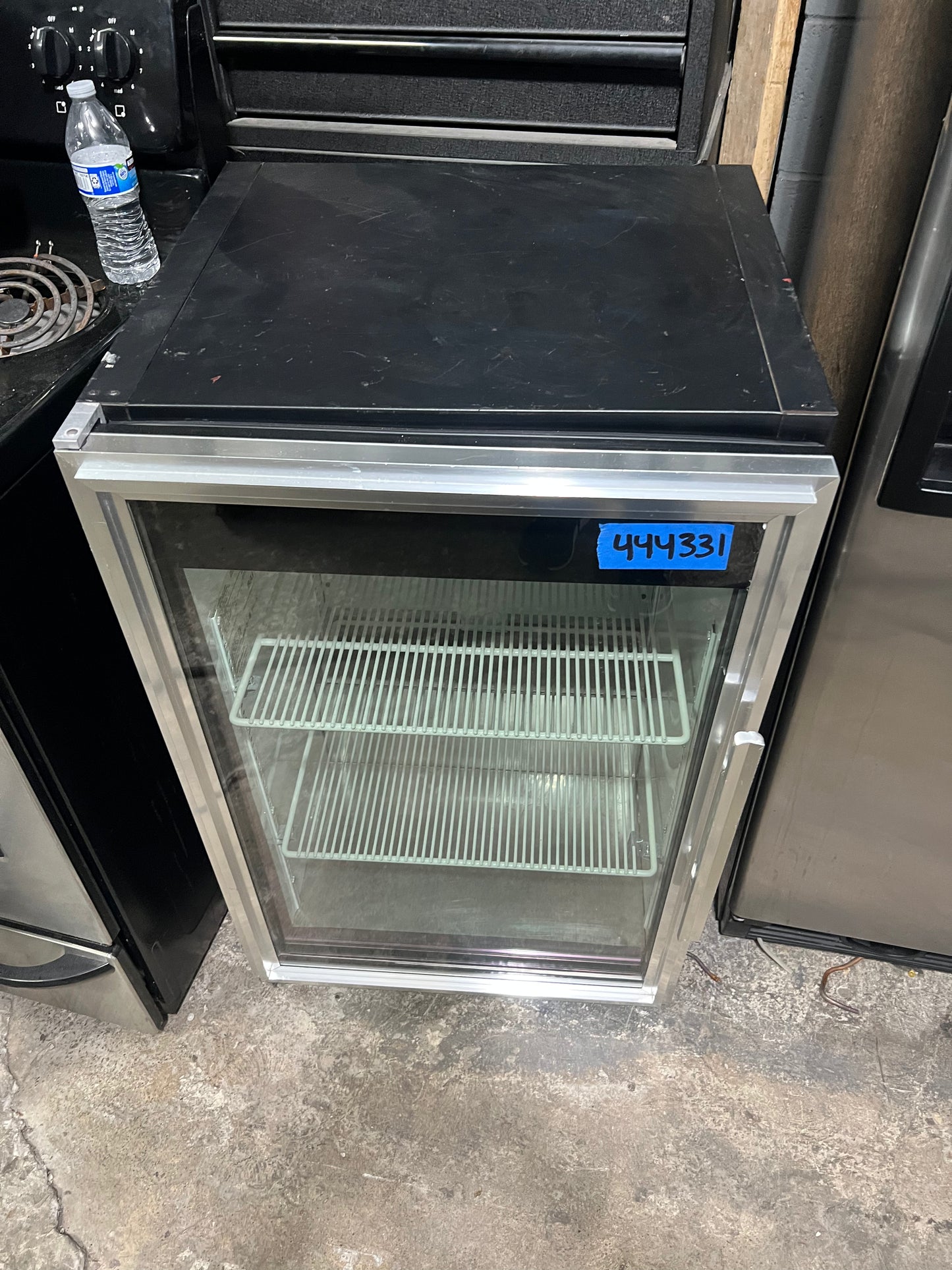 True 24 Inch Glass Door Countertop Refrigerator, GDM-07, 444331