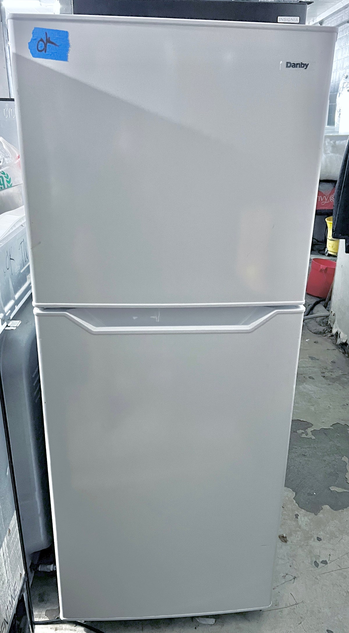 24 Inch Danby Top Freezer White Refrigerator , 373826