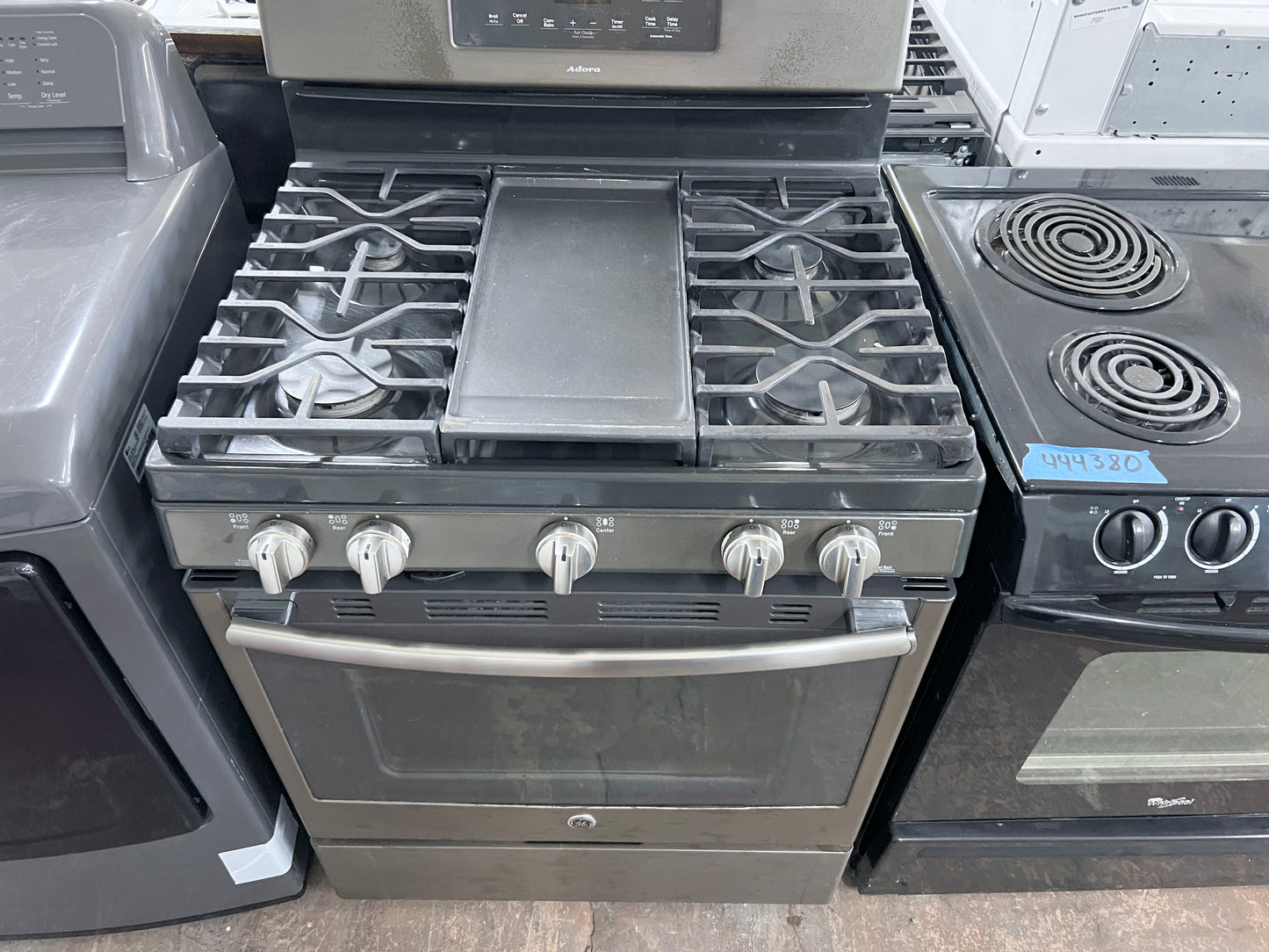 GE 30 Inch Gas Range , 5 Burner , Griddle , JGB720EEJ1ES, 373837