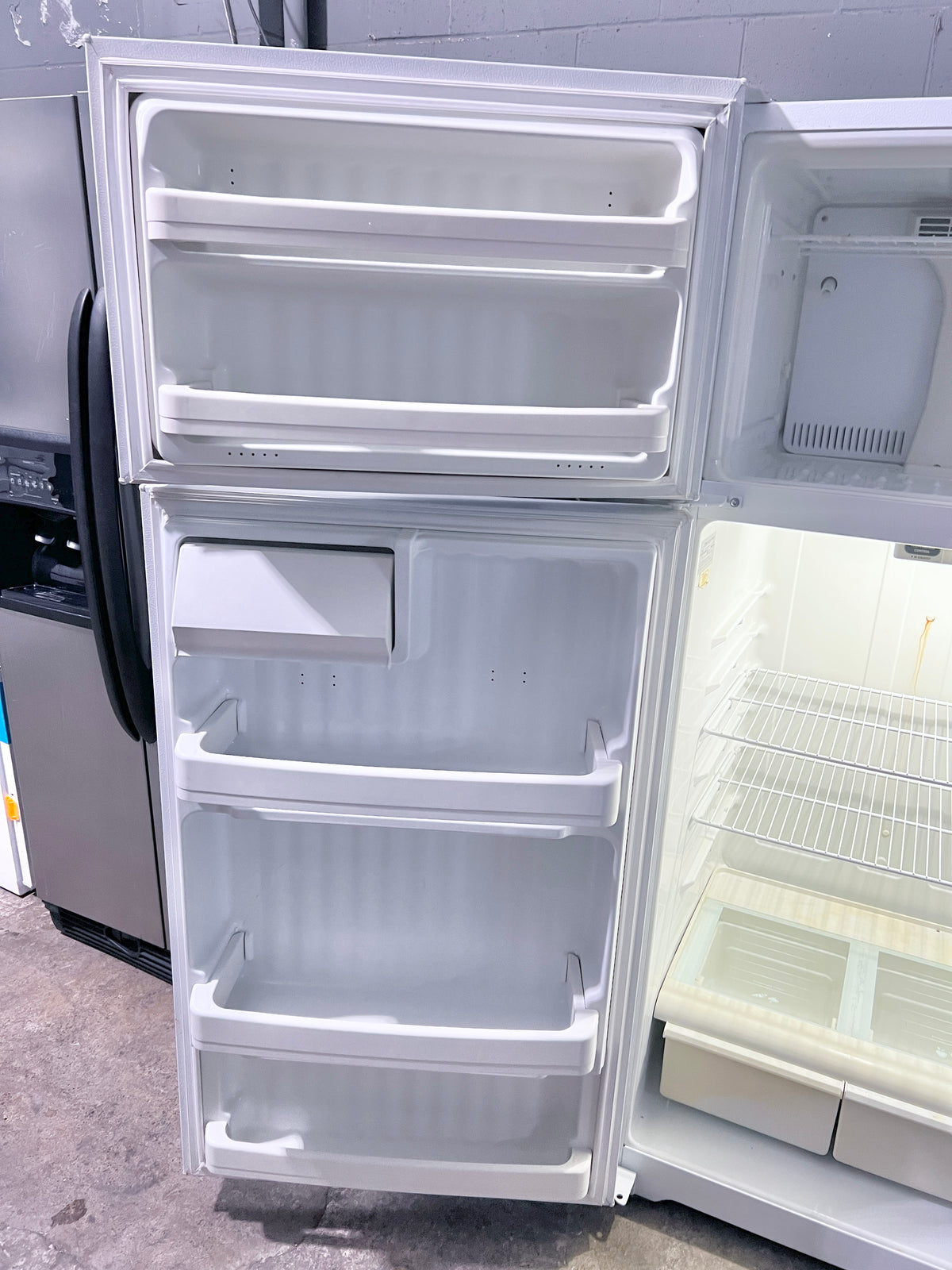 28 Inch GE Top Freezer White Refrigerator GTS18CCSARWW , 373851