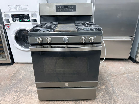 30 Inch GE Gas Range 5 Burner , Oven , Griddle , JGB735EP1ES , 373855