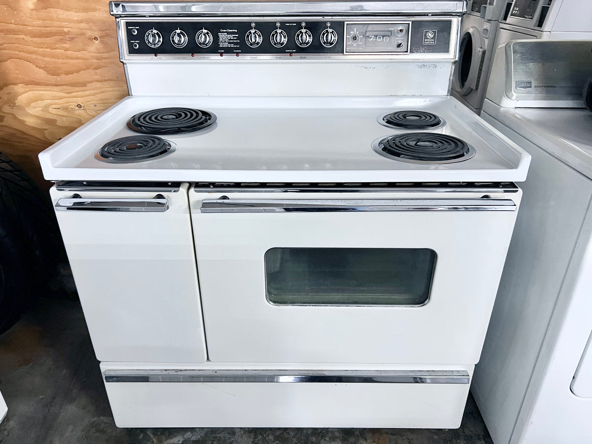40 Inch GE Electric Freestanding Electric 240V Range , Coil Element Cooking , JCP6701WH, 373859