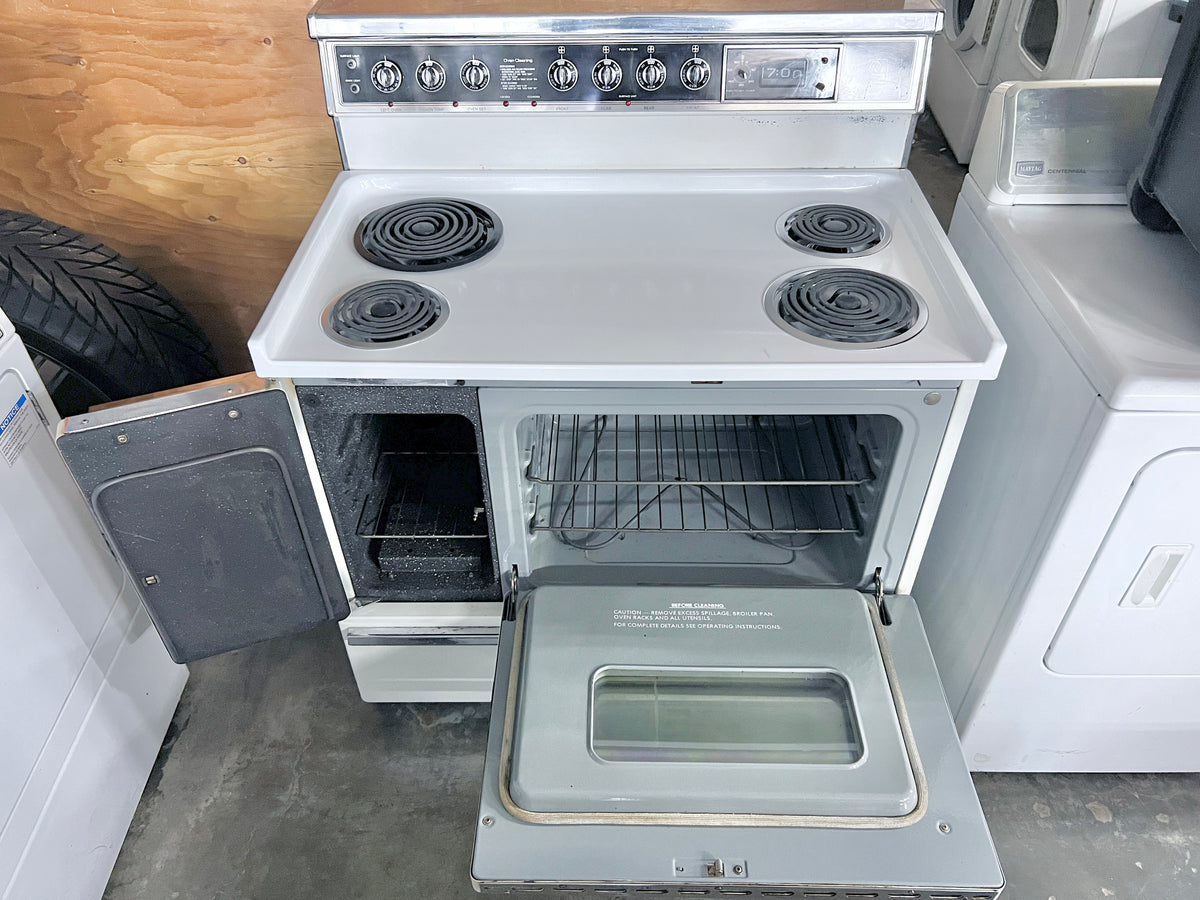 40 Inch GE Electric Freestanding Electric 240V Range , Coil Element Cooking , JCP6701WH, 373859