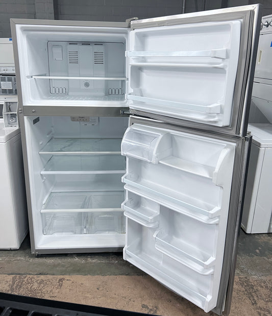 30 inch Whirlpool Top Freezer Stainless Steel Refrigerator , 18 Cu Ft , WRT318FZDM02 , 373864