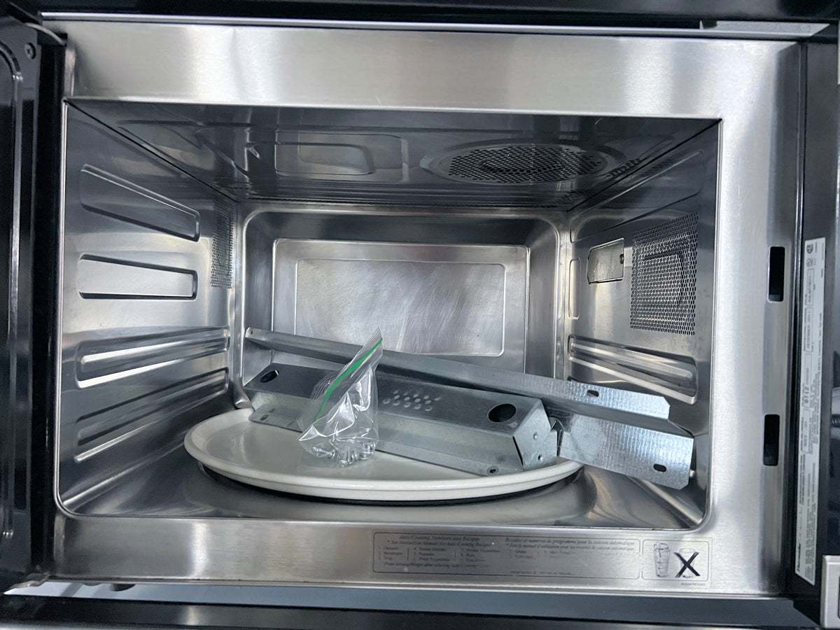 24 Inch Thermador  MCES01 Built in Microwave Oven , Convection Cooking Watts, 15 Inch Recessed Ceramic Turntable , Glass Touch Controls Stainless Steel , with Trim Kit , Speed Oven  373873
