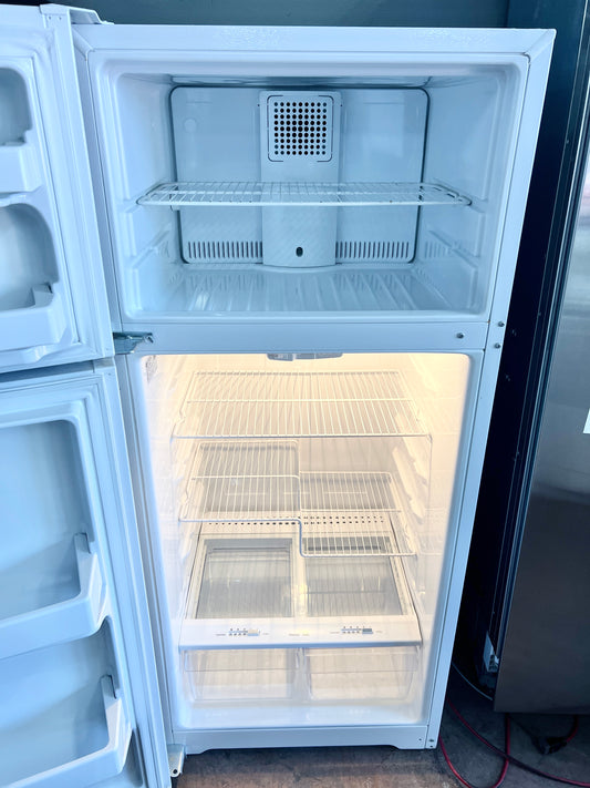 28 Inch GE Top Freezer White Refrigerator GTE16DTHMRWW , 373884
