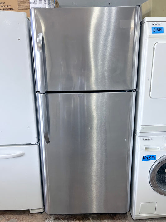 30 inch Frigidaire Top Freezer Refrigerator 19 Cu Ft  Stainless Steel FFTR2021QS1  , 373885