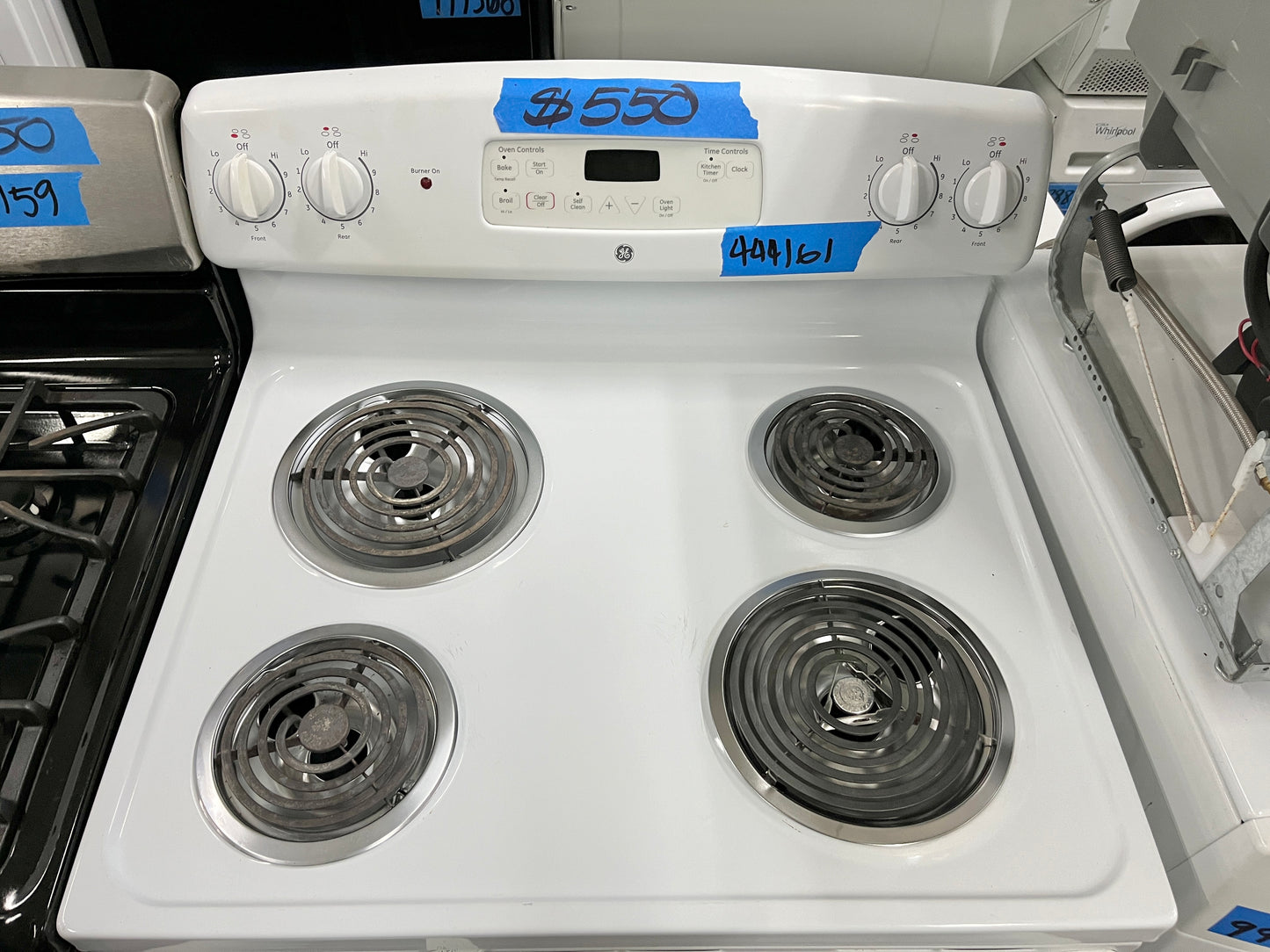 GE 30 Inch Freestanding Electric Range with Coil Burners in White , Used , 444161