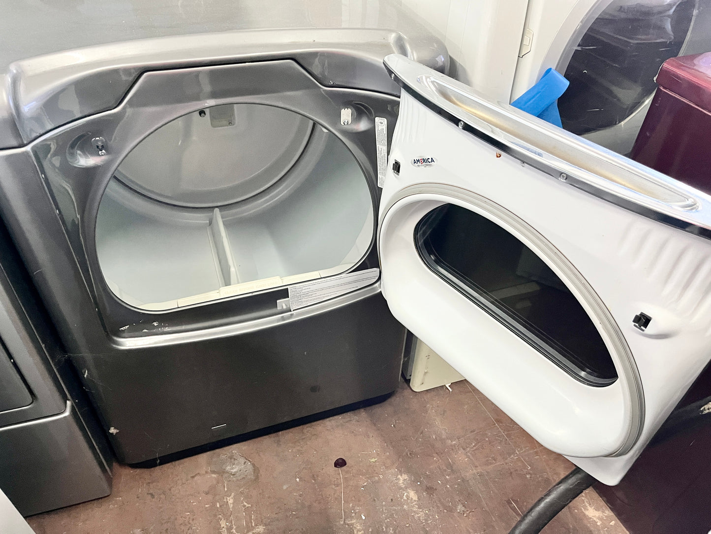 Whirlpool Cabrio Platinum Gas Dryer in Gray Color , Used , 888479