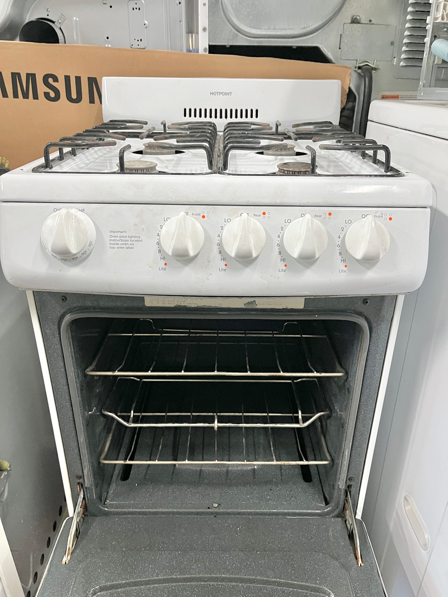 Hotpoint 20 Inch Gas Range , White , 4 Burner, 101210