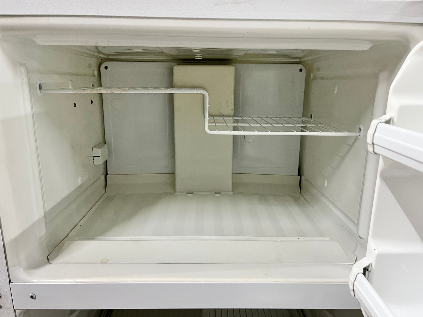 Hotpoint 28 Inch Top Freezer White Refrigerator , ctx14baxkrwh , 101232