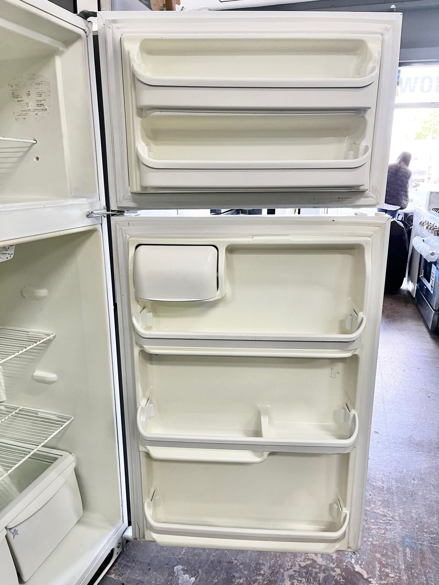 Frigidaire 30 Inch Top Freezer White Refrigerator , 101239