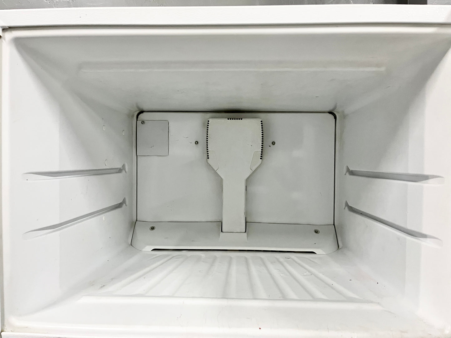 Amana 28 Inch Top Freezer White Refrigerator ,  A8TCNWFAW00,  101241