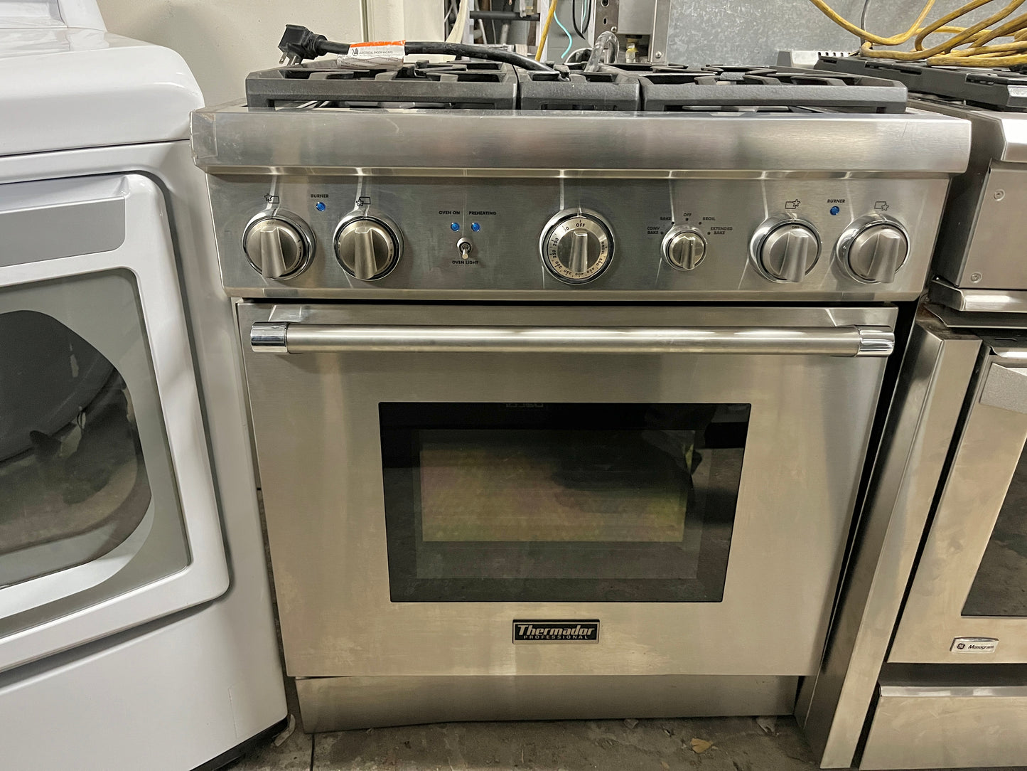 Thermador Pro Harmony Professional Series  PRG304GH 30 Inch  Gas Range 4.5 cu. ft. Convection Oven, 4 Sealed Star Burners, Continuous Grates, ExtraLow Simmer Feature, Telescopic Rack, Halogen Lighting Sabbath Mode: Natural Gas , 101233