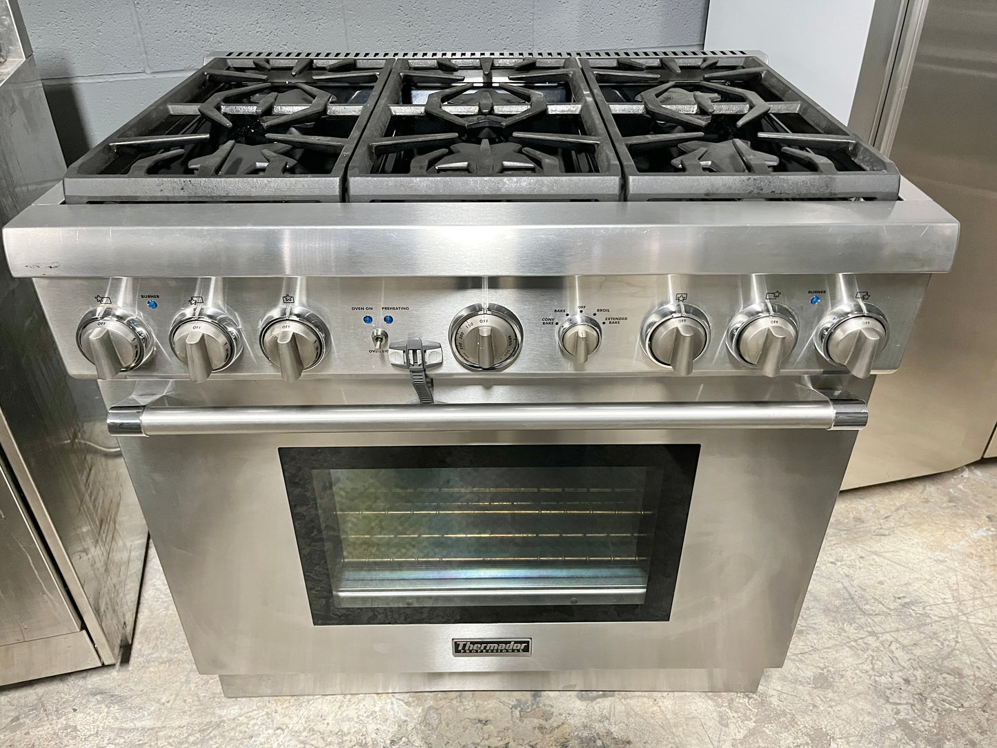 Thermador Pro Harmony Professional Series  PRG366GH 36 Inch Pro Style Gas Range Convection, Extra Low Simmer Burners, 6 Sealed Star Burners, 5.0 cu. ft. Oven, Continuous Grates, 3 Telescopic Racks, Halogen Lighting Sabbath , Natural Gas 101260