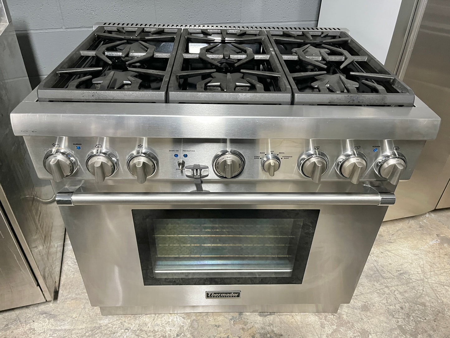 Thermador Pro Harmony Professional Series  PRG366GH 36 Inch Pro Style Gas Range Convection, Extra Low Simmer Burners, 6 Sealed Star Burners, 5.0 cu. ft. Oven, Continuous Grates, 3 Telescopic Racks, Halogen Lighting Sabbath , Natural Gas 101260