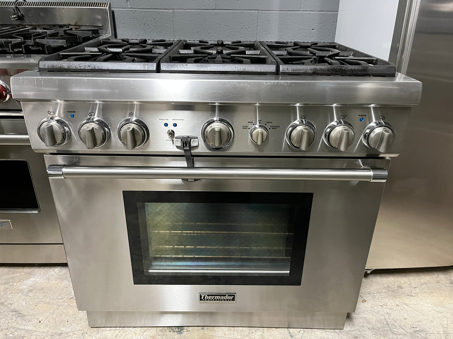 Thermador Pro Harmony Professional Series  PRG366GH 36 Inch Pro Style Gas Range Convection, Extra Low Simmer Burners, 6 Sealed Star Burners, 5.0 cu. ft. Oven, Continuous Grates, 3 Telescopic Racks, Halogen Lighting Sabbath , Natural Gas 101260