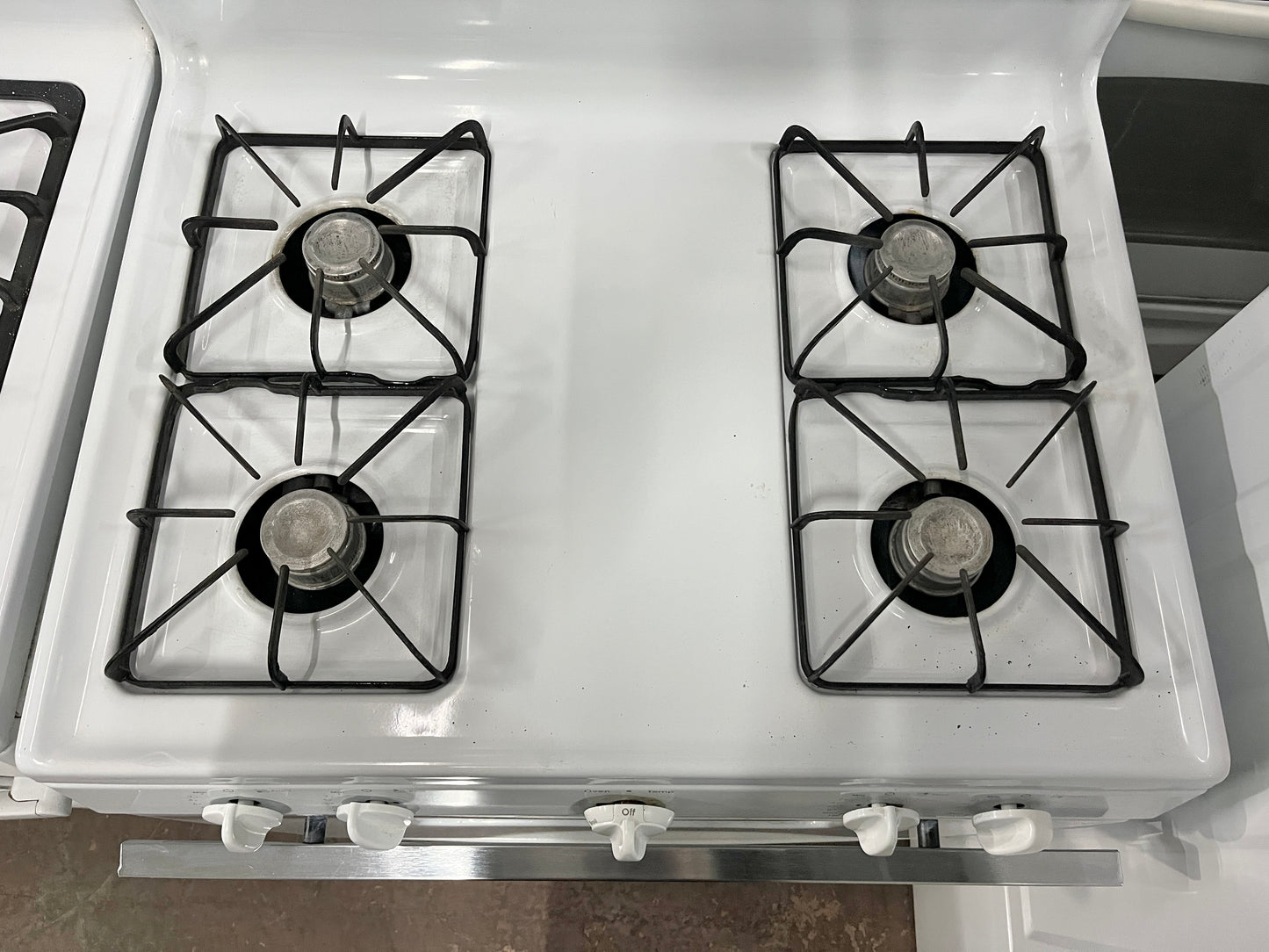 Americana 30 inch 4 Burner Gas Range , White, Used & working, 101267