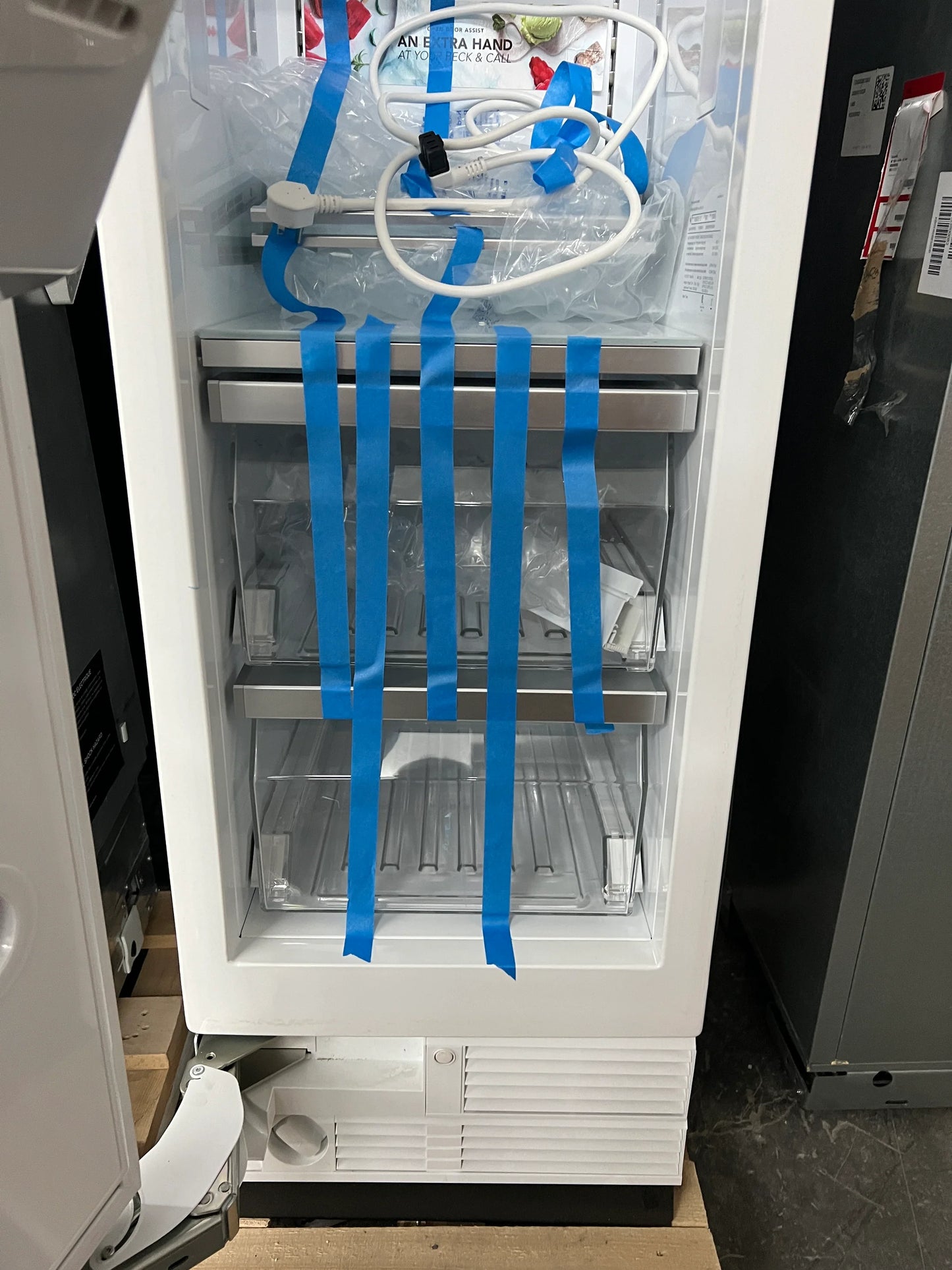 18 Inch Thermador Built In Panel Ready Freezer Column Ice & Water Dispenser, Left Side Door T18ID900LP 369003