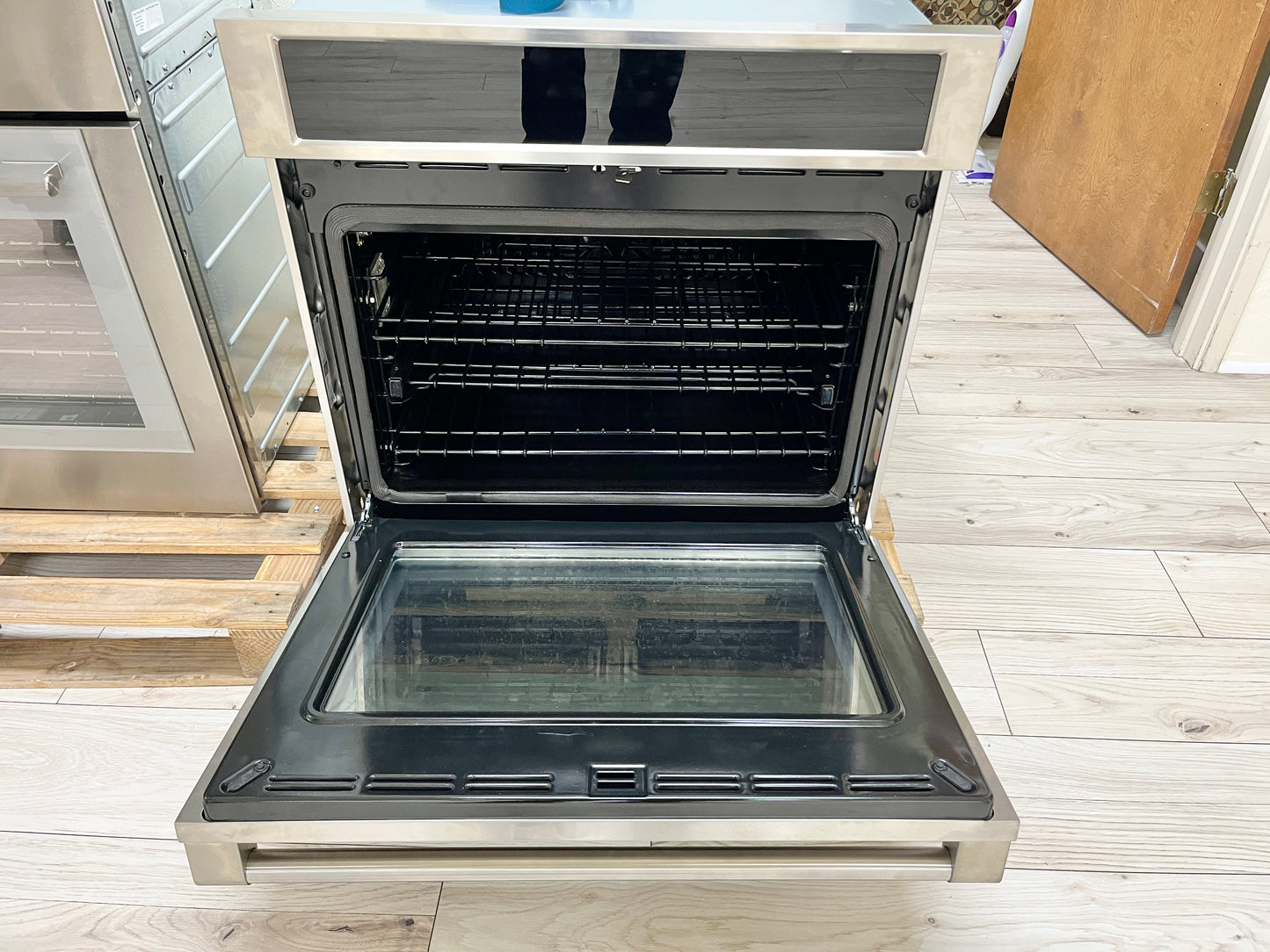 GE Monogram Statement Series  ZTS90DPSNSS 30 Inch Built In Electric Single Wall Oven 5 Cu. Ft., WiFi, True European Convection, Precision Cooking,Sabbath, Temperature Probe, Self Clean Oven, UL Listed, ADA 000389