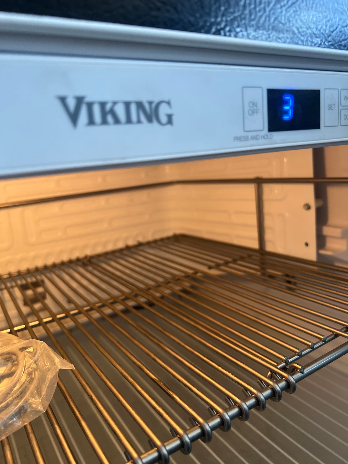 Viking Professional 24 Inch Under-Counter Beverage Cooler,VUAR143CRSS,in Stainless Steel 999214
