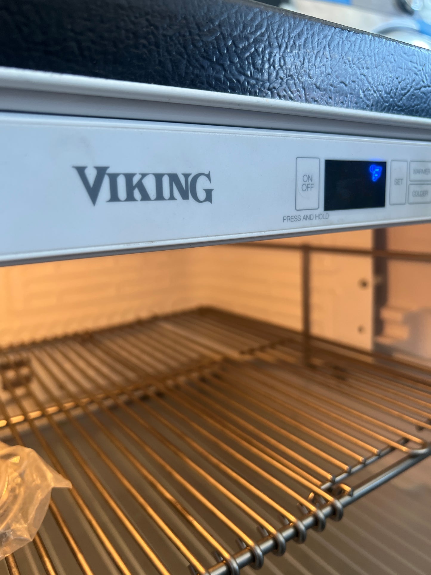 Viking Professional 24 Inch Under-Counter Beverage Cooler,VUAR143CRSS,in Stainless Steel 999214