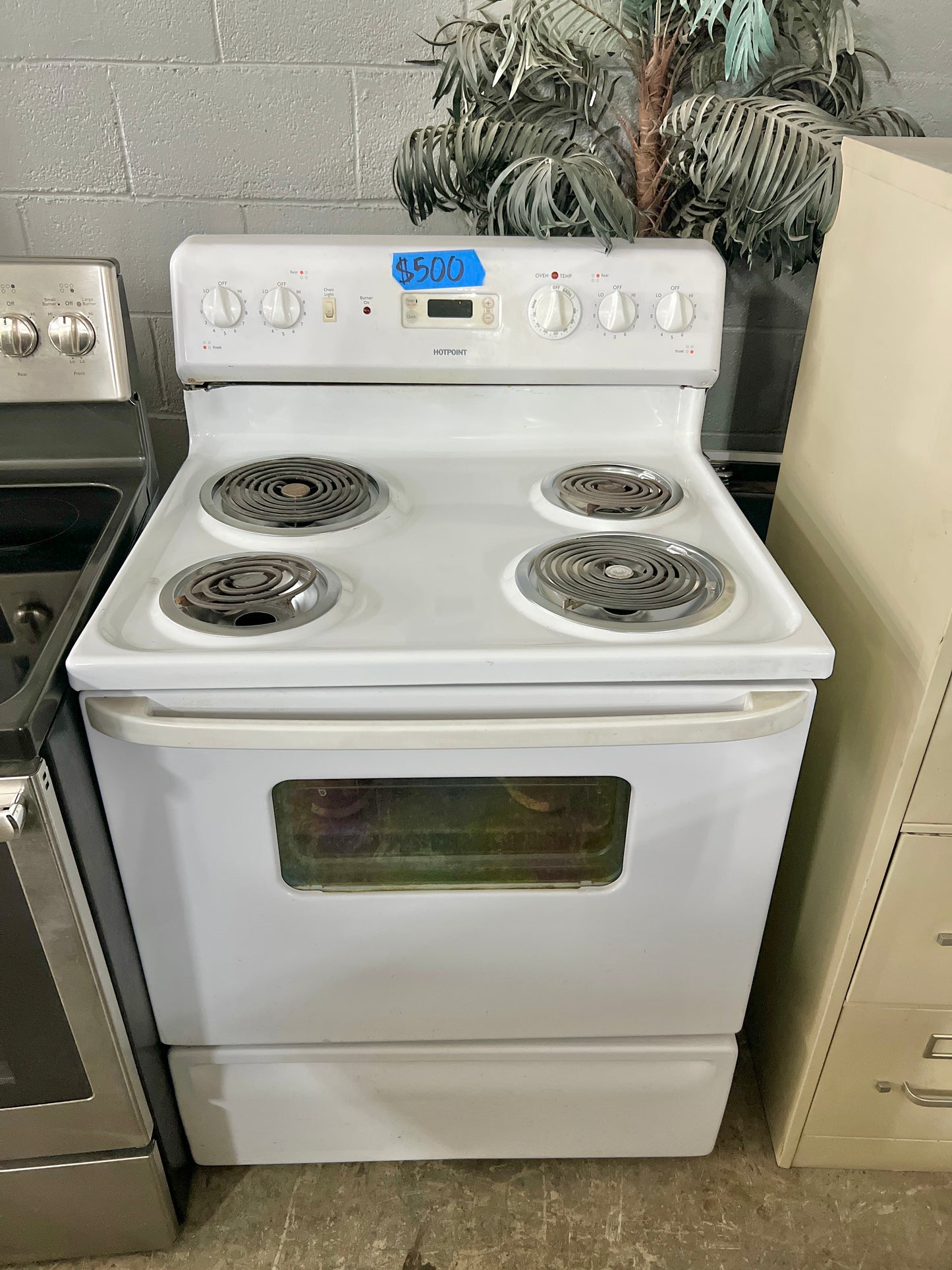 Hotpoint 30 Inch Electric Freestanding Range Stove with Oven , White , 444500