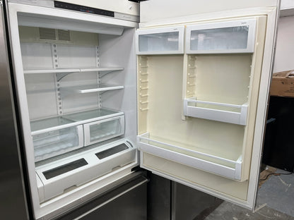 Viking 5 Series 36 Inch Built In Bottom Freezer Refrigerator,Model VCBB5363ERSS,Air Purifier,2 Deli Drawers,Spillproof Glass Shlevesm2 Humidity Zones,Aluminum Door Bins,20.4 Cu. Ft. Capacity,Right Hinge Door Swing,Stainless Steel 444159