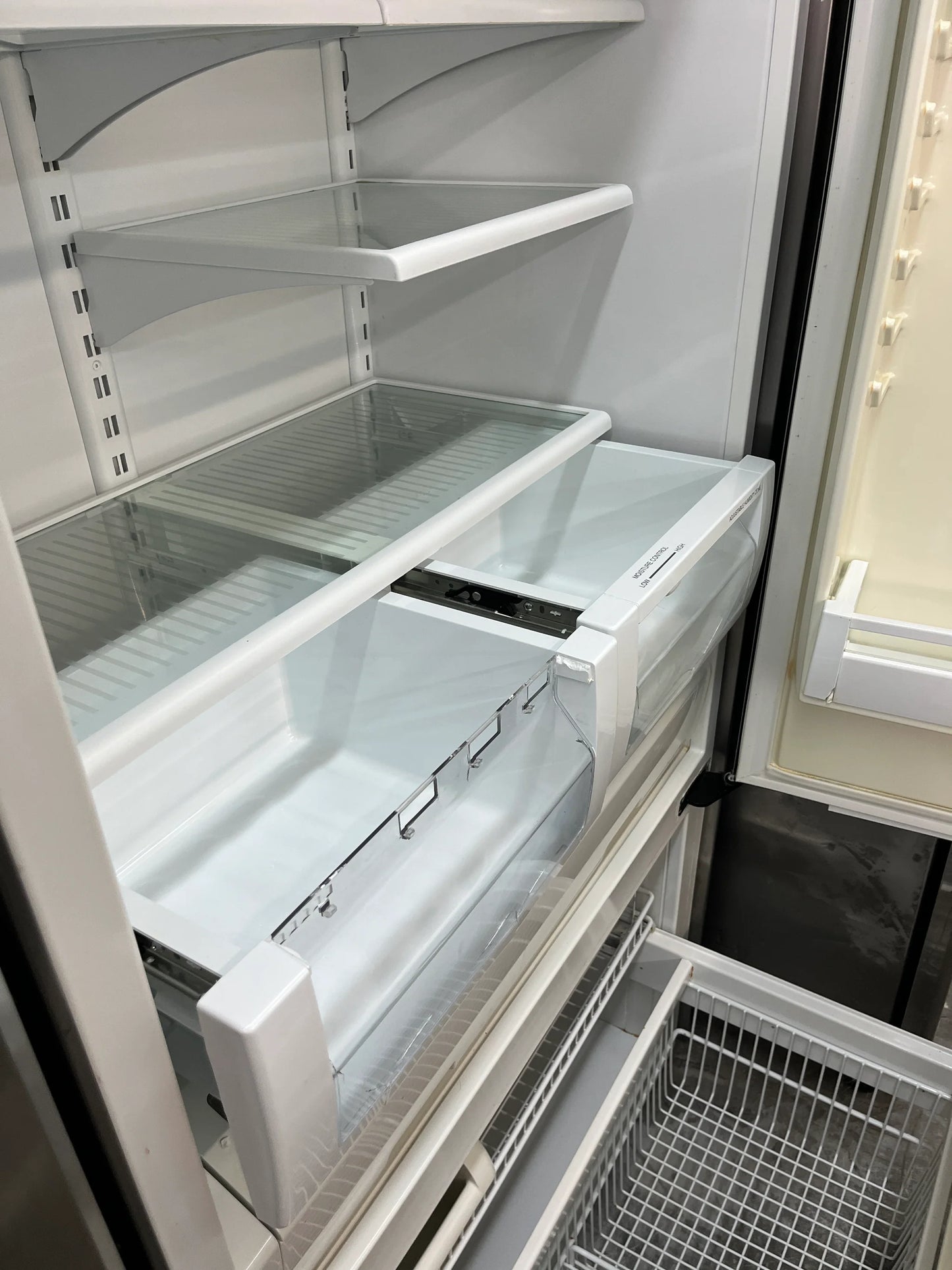 Viking 5 Series 36 Inch Built In Bottom Freezer Refrigerator,Model VCBB5363ERSS,Air Purifier,2 Deli Drawers,Spillproof Glass Shlevesm2 Humidity Zones,Aluminum Door Bins,20.4 Cu. Ft. Capacity,Right Hinge Door Swing,Stainless Steel 444159