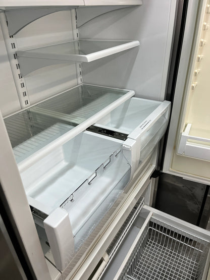 Viking 5 Series 36 Inch Built In Bottom Freezer Refrigerator,Model VCBB5363ERSS,Air Purifier,2 Deli Drawers,Spillproof Glass Shlevesm2 Humidity Zones,Aluminum Door Bins,20.4 Cu. Ft. Capacity,Right Hinge Door Swing,Stainless Steel 444159