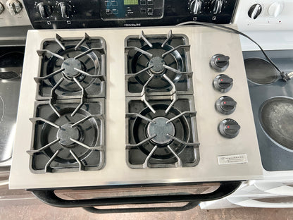 Frigidaire 30 Inch 4 Burner Gas Cooktop  Stainless Steel, Sealed Burners , PLGC305BCCA, 444509