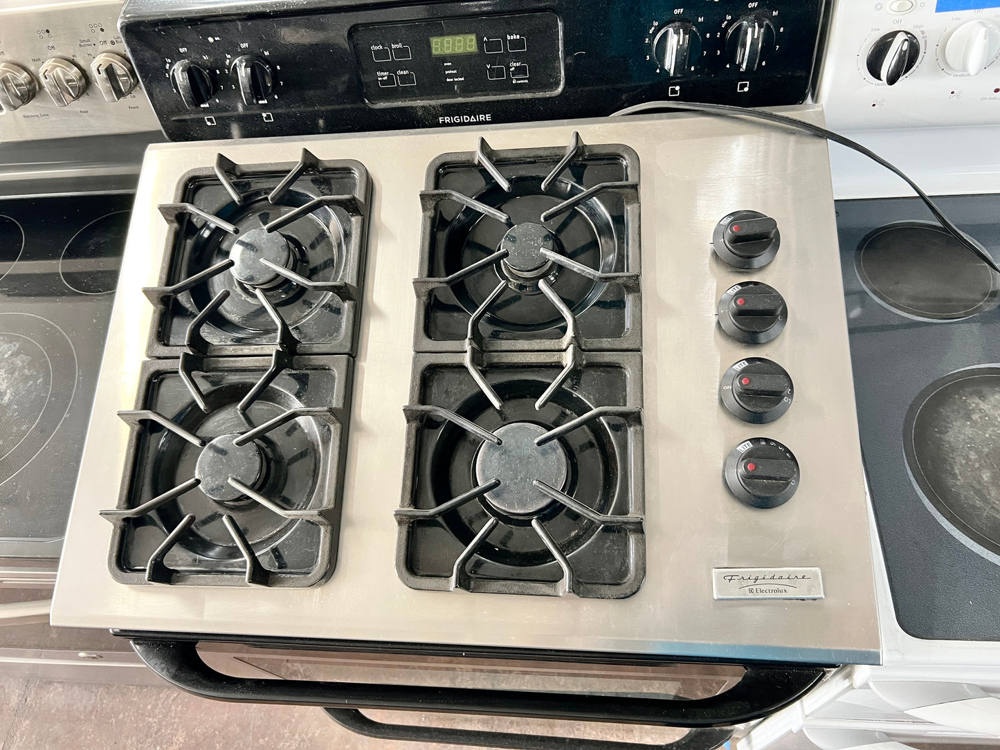 Frigidaire 30 Inch 4 Burner Gas Cooktop  Stainless Steel, Sealed Burners , PLGC305BCCA, 444509