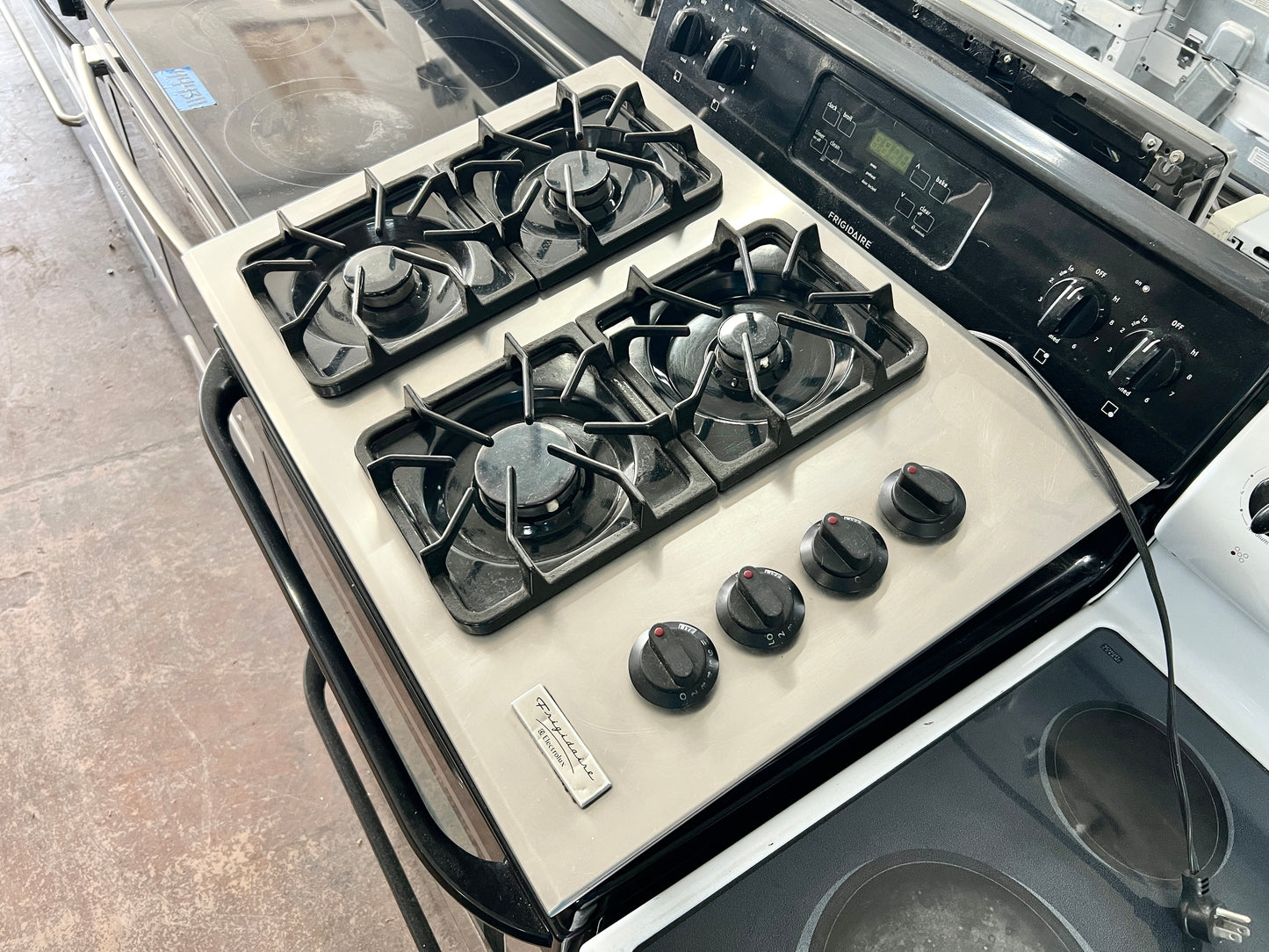 Frigidaire 30 Inch 4 Burner Gas Cooktop  Stainless Steel, Sealed Burners , PLGC305BCCA, 444509