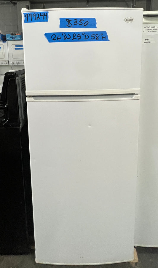 24 Inch Sanyo Top Freezer Refrigerator in White 999244