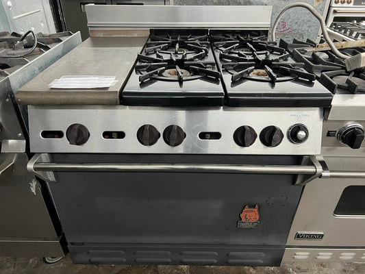 Wolf Gourmet 33.75 inch Gas Range 4 Open Burners with Griddle, Black and Stainless Steel, Red Knobs, Used, 369231