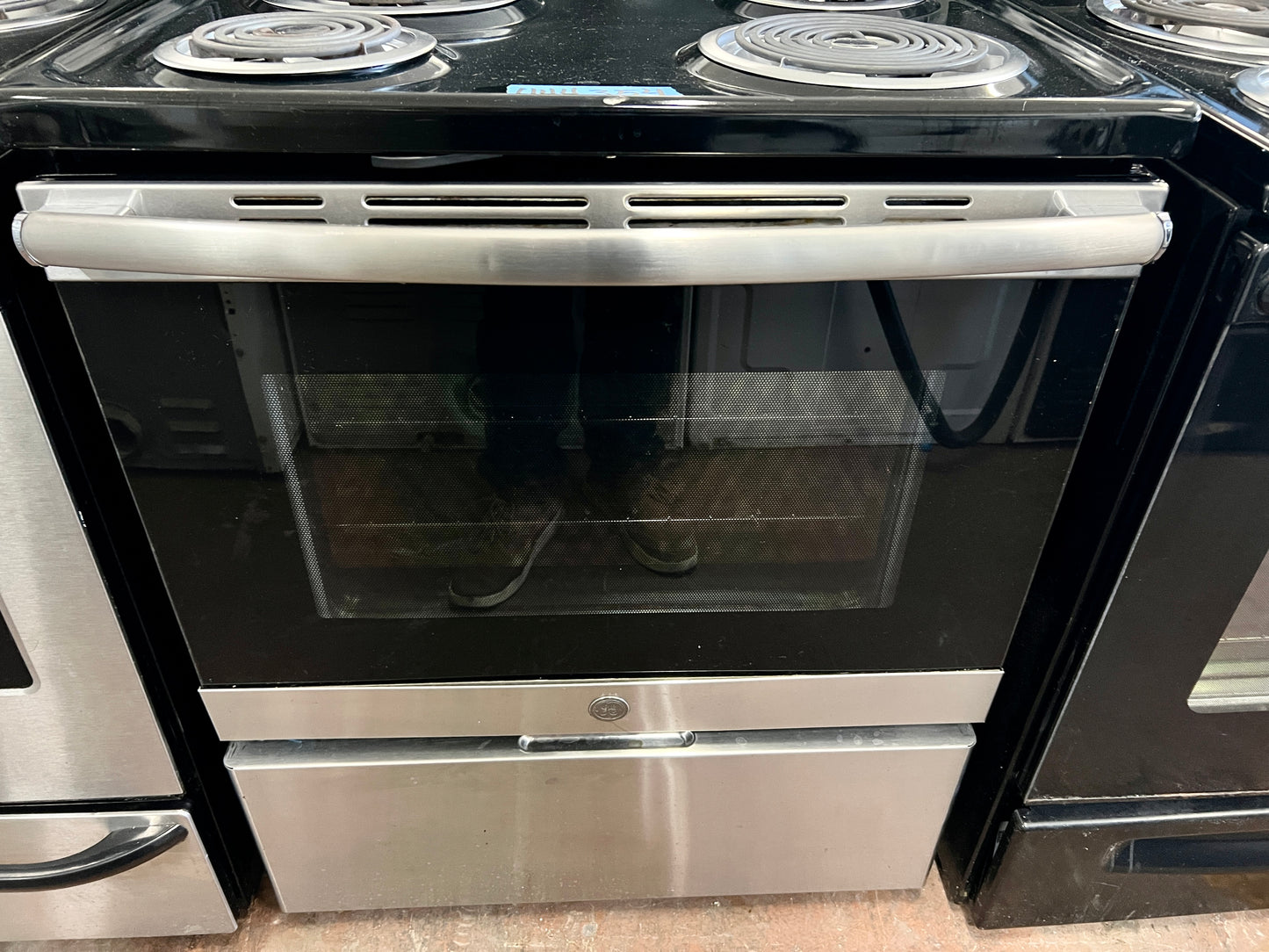 30 inch GE  JB255RK4SS  Electric Range 4 Coil Elements, 5.0 cu. ft. Conventional Oven, Dual 4-Pass Heating Elements, Certified Sabbath Mode, Delay Bake, Clock/Timer, Storage Drawer Self-Cleaning 444354