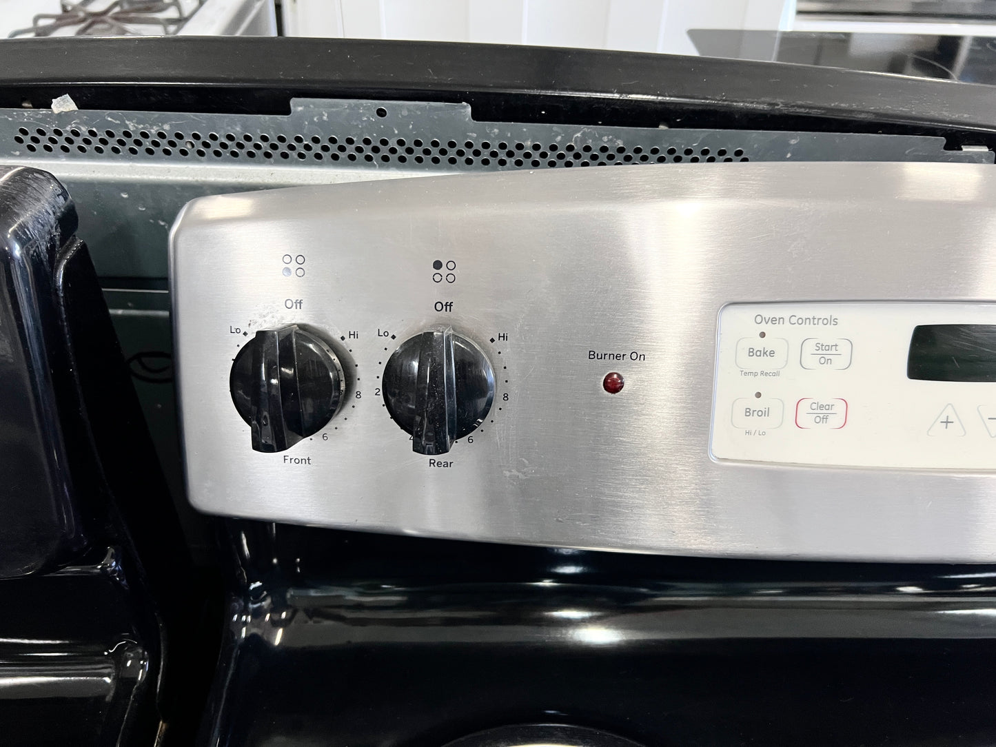 30 inch GE  JB255RK4SS  Electric Range 4 Coil Elements, 5.0 cu. ft. Conventional Oven, Dual 4-Pass Heating Elements, Certified Sabbath Mode, Delay Bake, Clock/Timer, Storage Drawer Self-Cleaning 444354