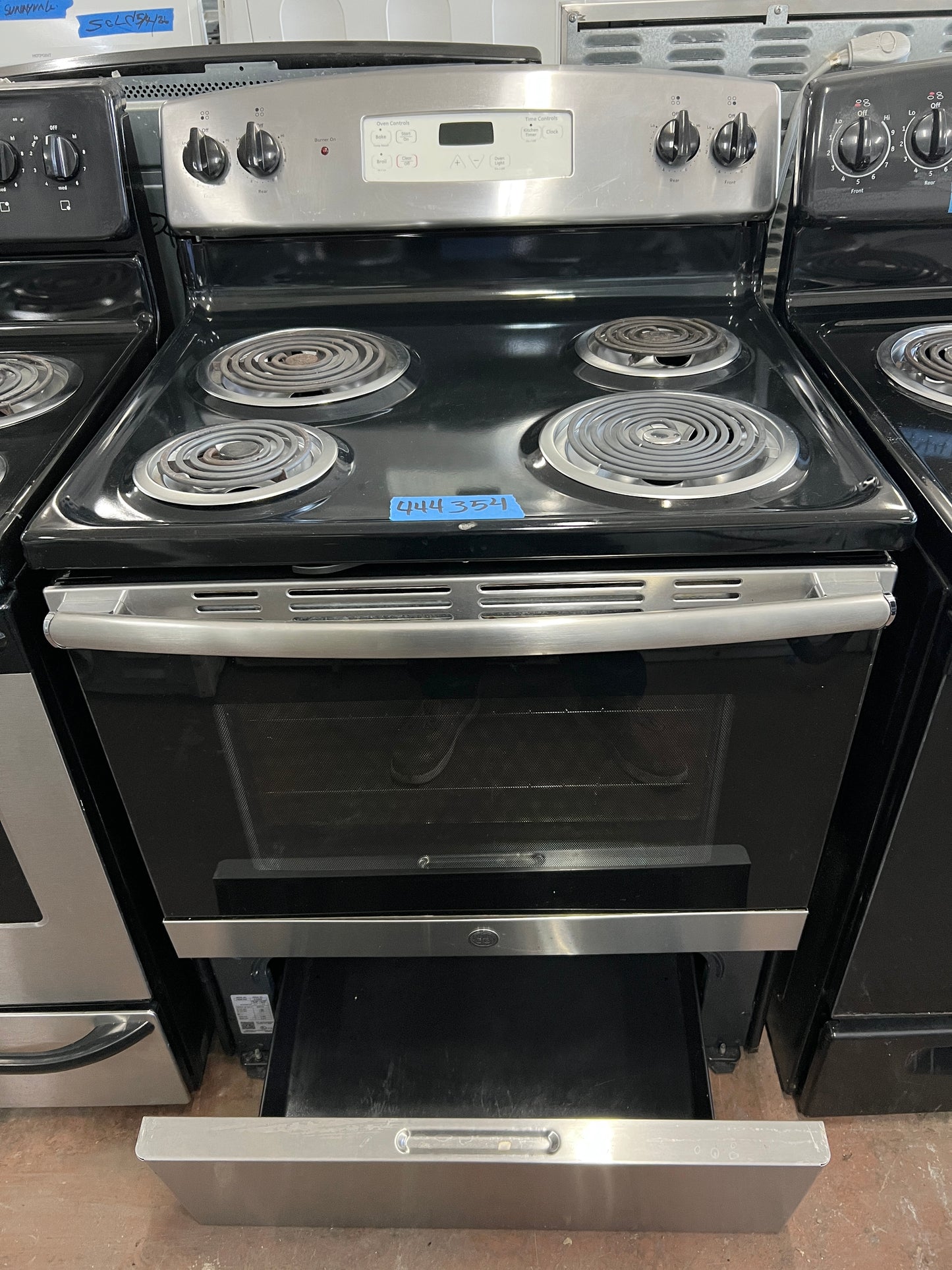 30 inch GE  JB255RK4SS  Electric Range 4 Coil Elements, 5.0 cu. ft. Conventional Oven, Dual 4-Pass Heating Elements, Certified Sabbath Mode, Delay Bake, Clock/Timer, Storage Drawer Self-Cleaning 444354