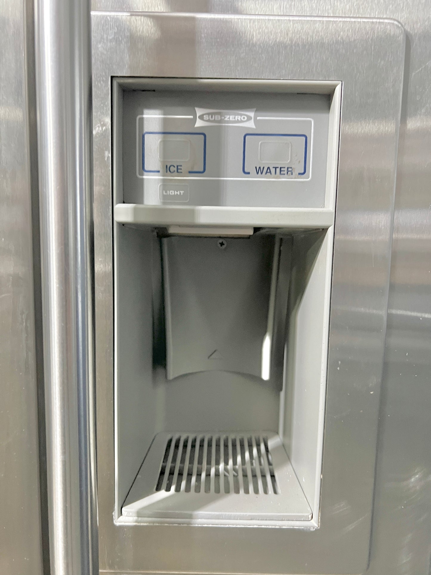 42 Inch Subzero 680S Side By Side Built In Refrigerator with Water Ice Dispenser , Counter Depth , Stainless Steel , 444355
