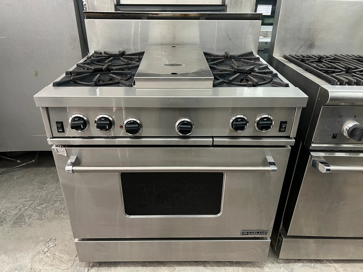 Garland 36 Inch Gas Range in Stainless Steel, 4 Open Burners with Griddle Convection Oven , 369443