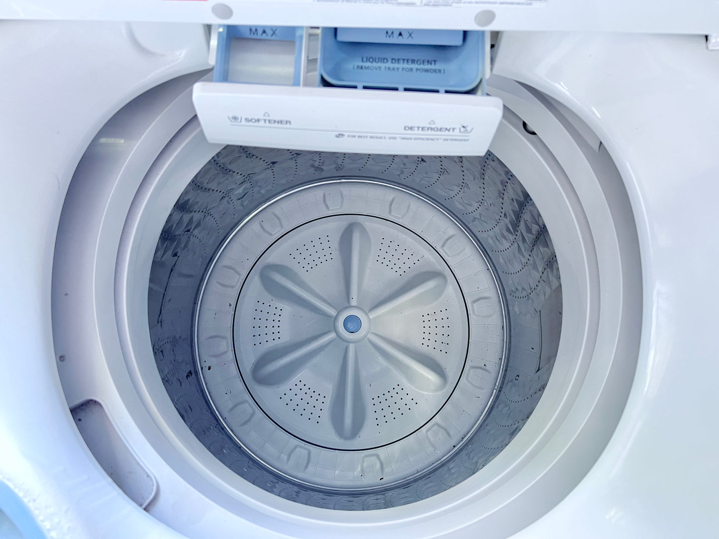 27 Inch Samsung  WA40J3000AW 4.0 cu. ft. Top Load Washer , 8 Wash Cycles, 700 RPM, Soft Close Lid, Diamond Drum Interior and Self Clean , 444328