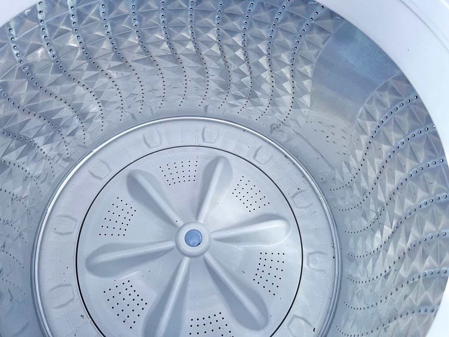 27 Inch Samsung  WA40J3000AW 4.0 cu. ft. Top Load Washer , 8 Wash Cycles, 700 RPM, Soft Close Lid, Diamond Drum Interior and Self Clean , 444328